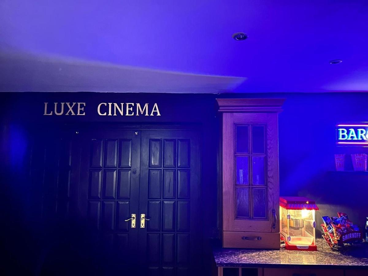 4 Bedroom House, Heathrow Airport, Luxe Inn Colnbrook Bagian luar foto