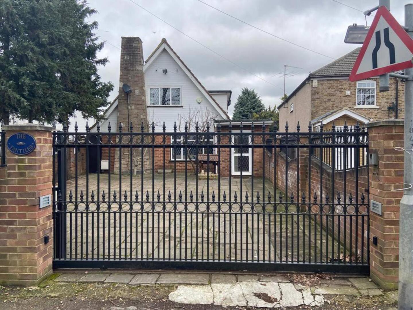 4 Bedroom House, Heathrow Airport, Luxe Inn Colnbrook Bagian luar foto