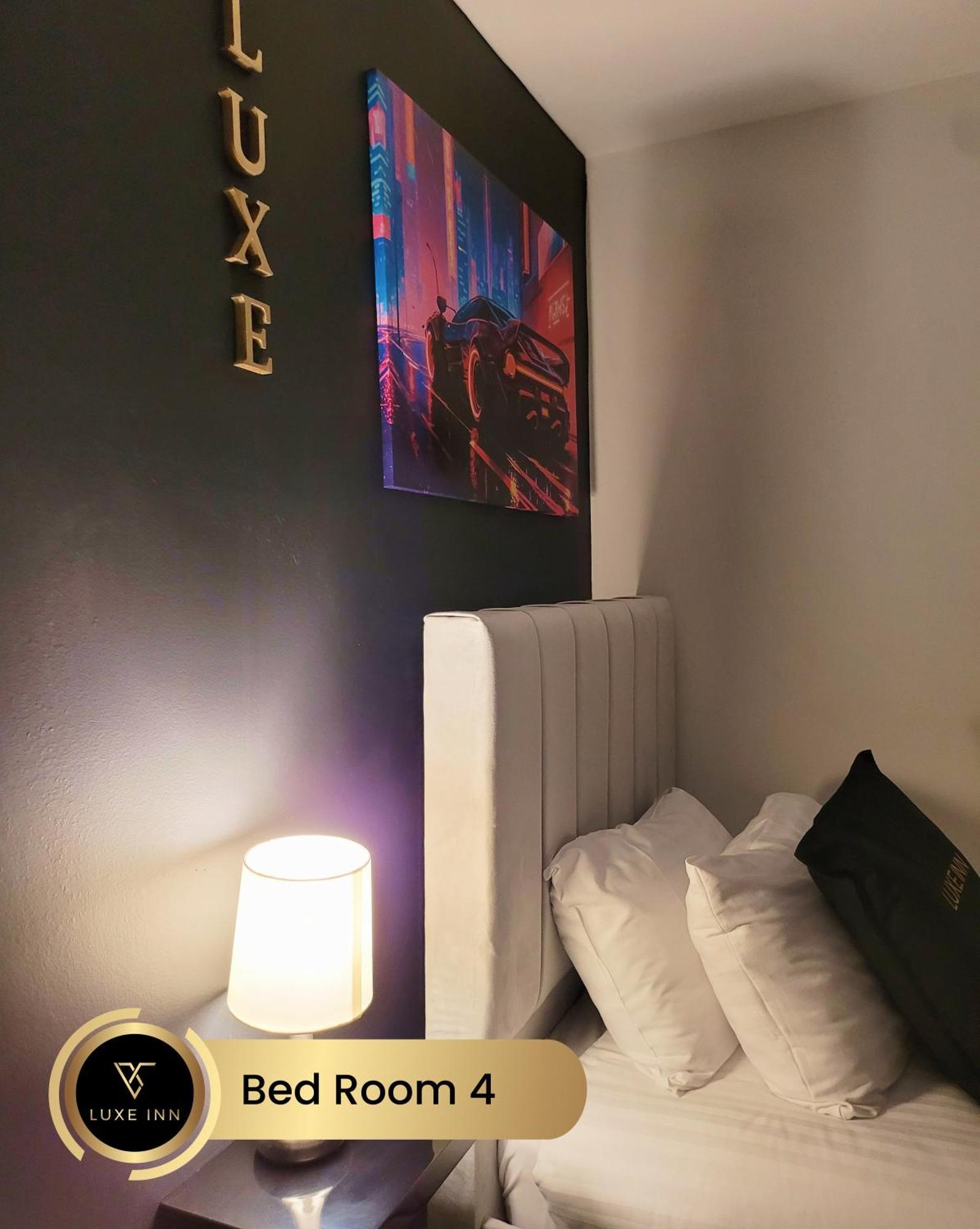 4 Bedroom House, Heathrow Airport, Luxe Inn Colnbrook Bagian luar foto