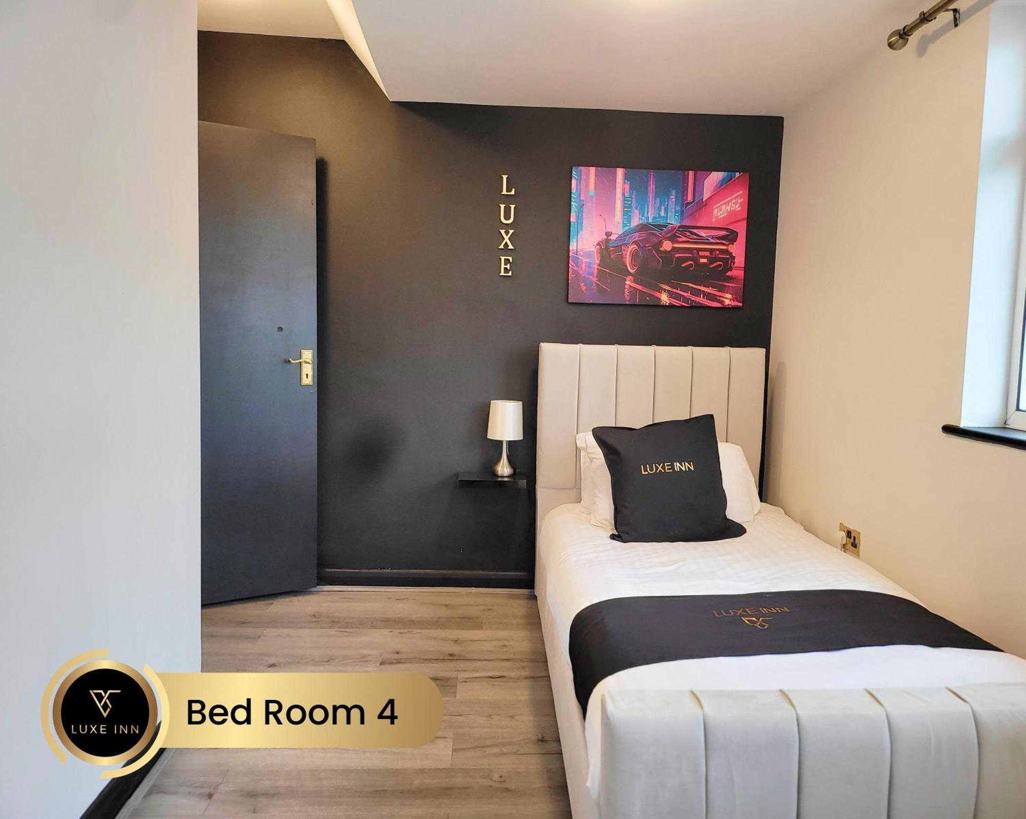 4 Bedroom House, Heathrow Airport, Luxe Inn Colnbrook Bagian luar foto