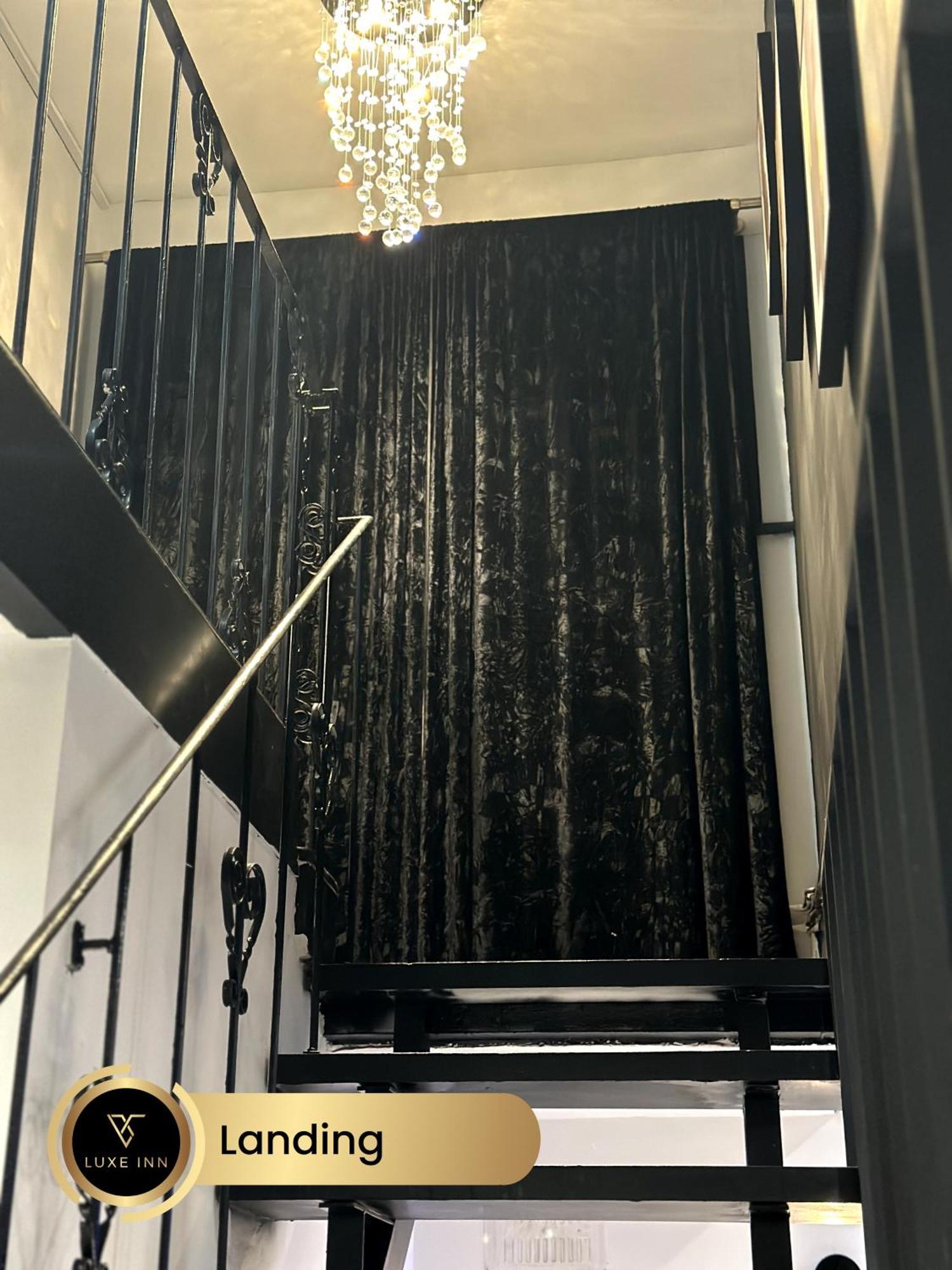 4 Bedroom House, Heathrow Airport, Luxe Inn Colnbrook Bagian luar foto