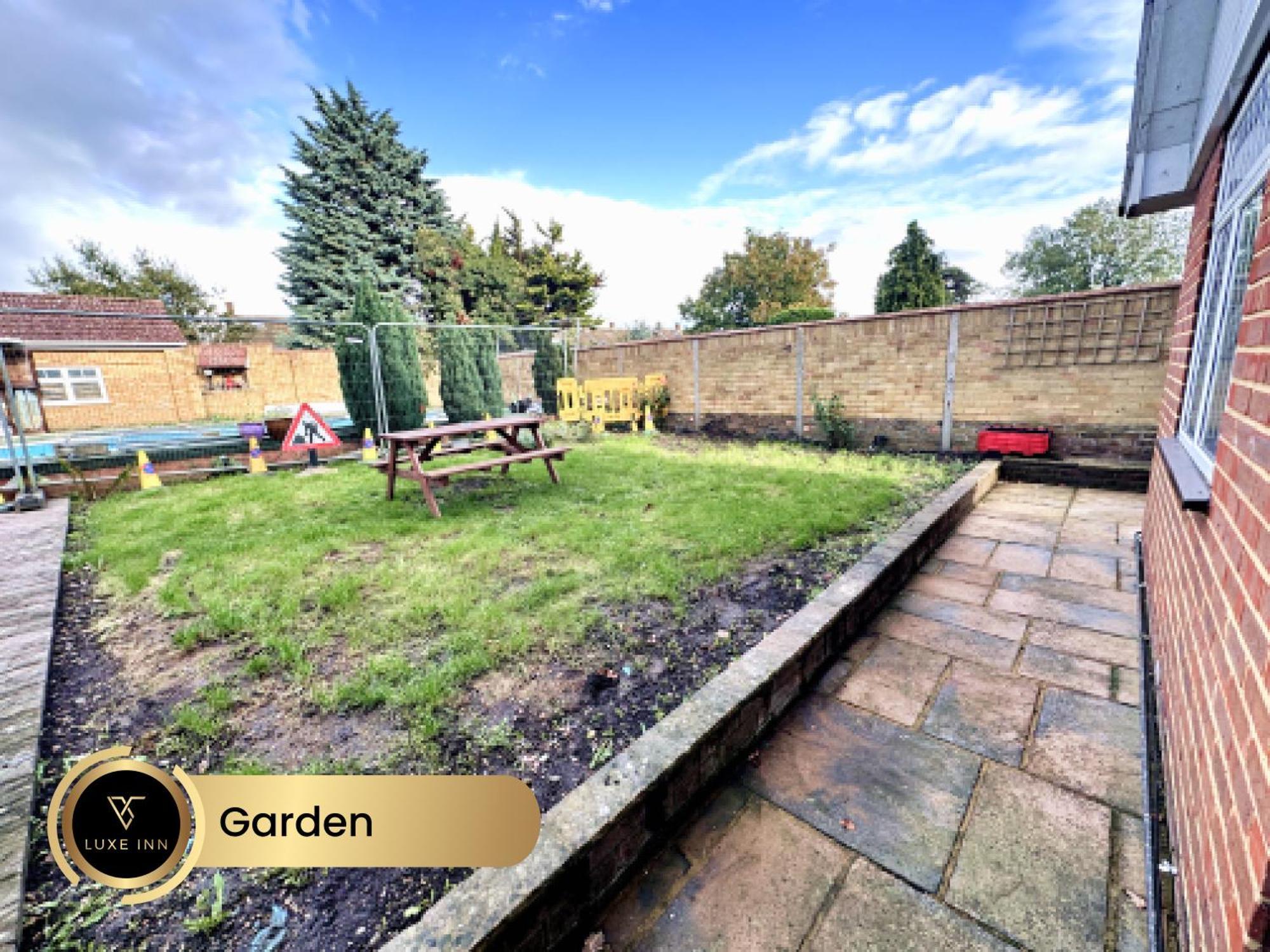 4 Bedroom House, Heathrow Airport, Luxe Inn Colnbrook Bagian luar foto