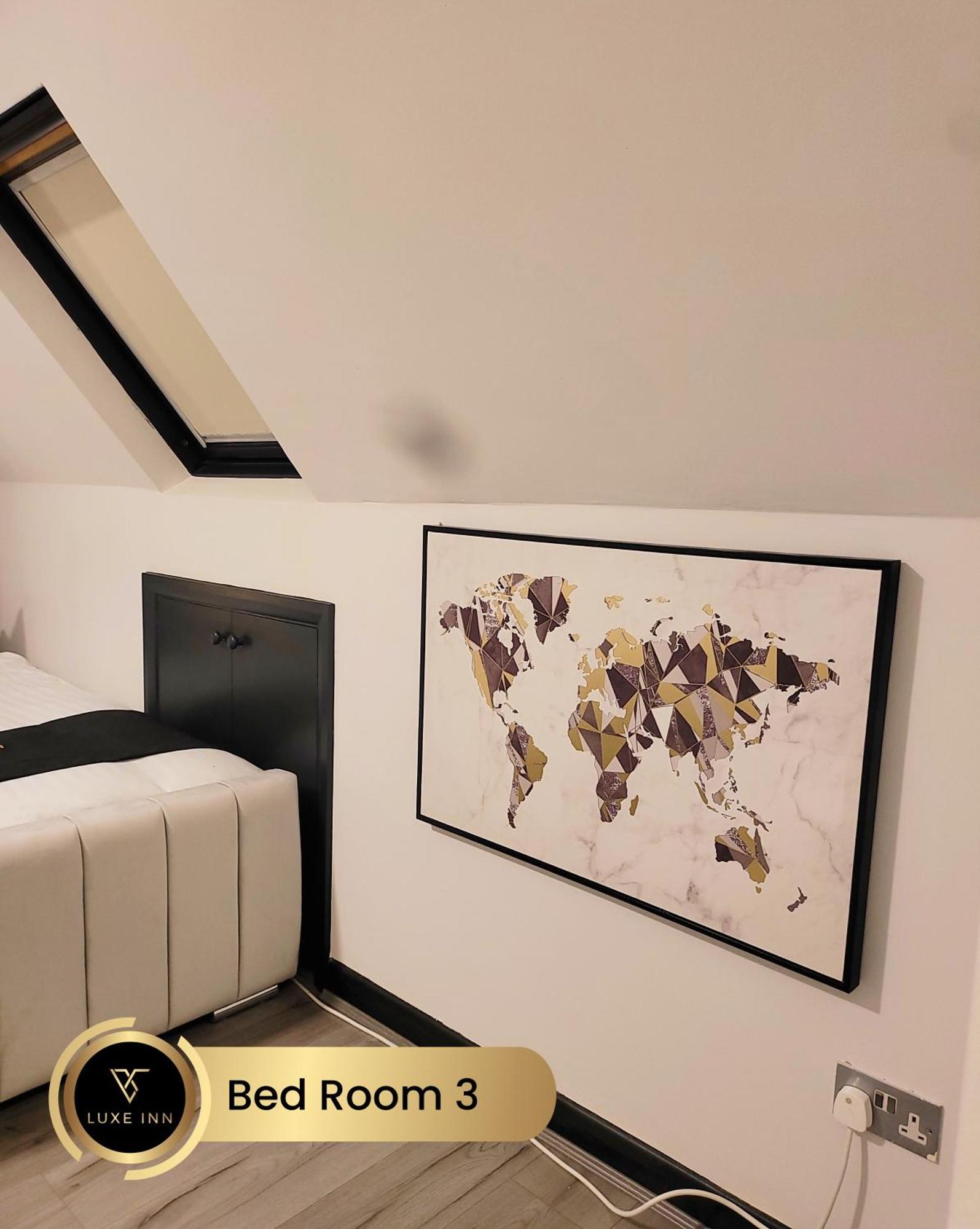 4 Bedroom House, Heathrow Airport, Luxe Inn Colnbrook Bagian luar foto
