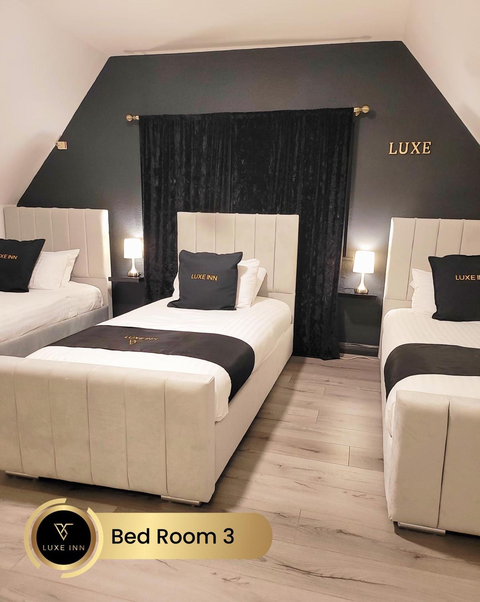4 Bedroom House, Heathrow Airport, Luxe Inn Colnbrook Bagian luar foto