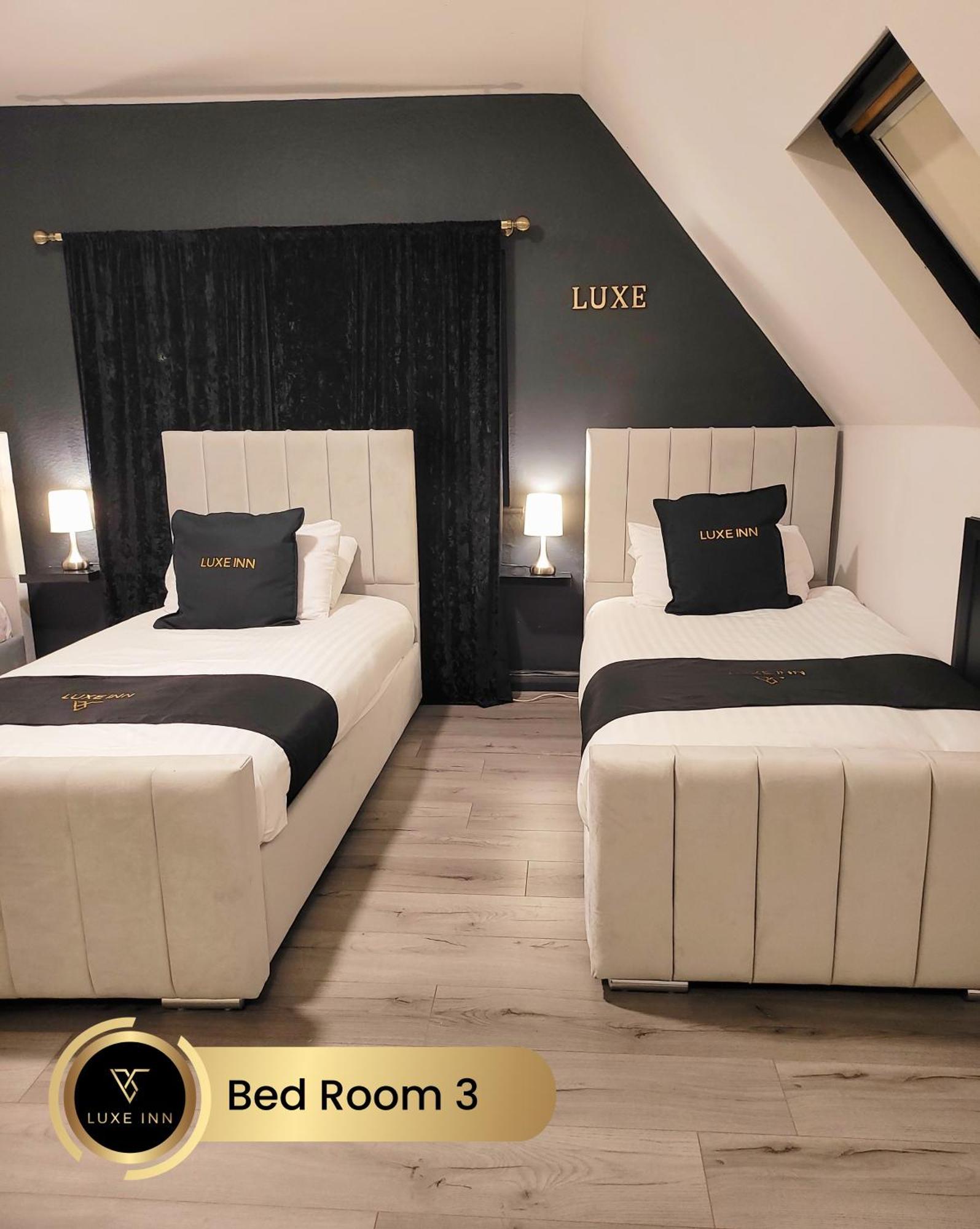 4 Bedroom House, Heathrow Airport, Luxe Inn Colnbrook Bagian luar foto