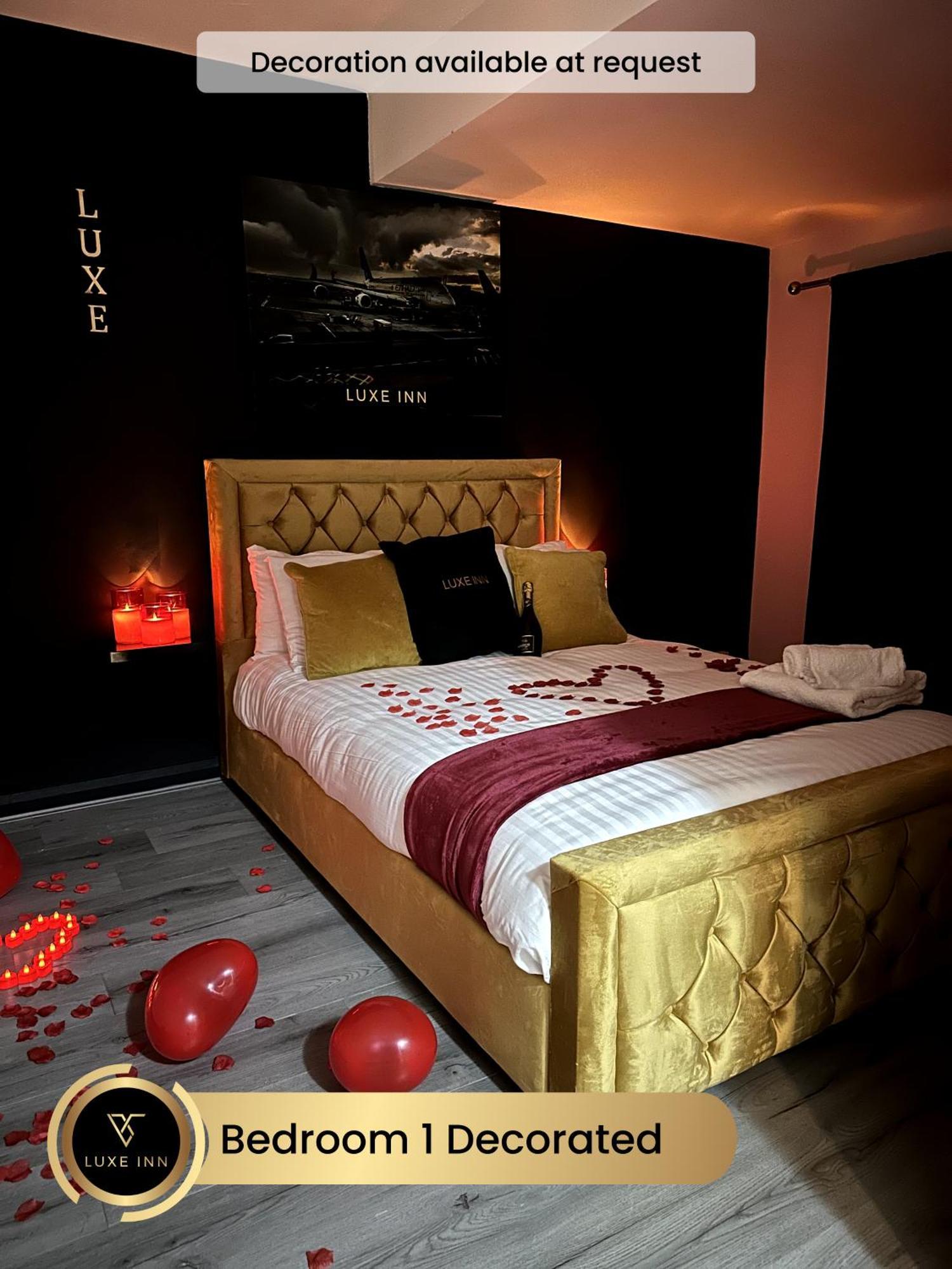 4 Bedroom House, Heathrow Airport, Luxe Inn Colnbrook Bagian luar foto