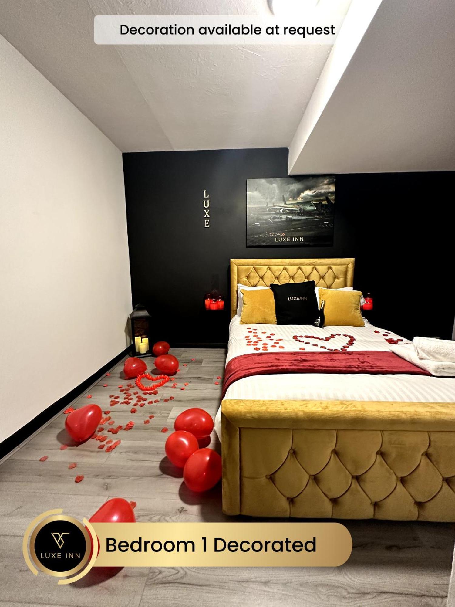 4 Bedroom House, Heathrow Airport, Luxe Inn Colnbrook Bagian luar foto