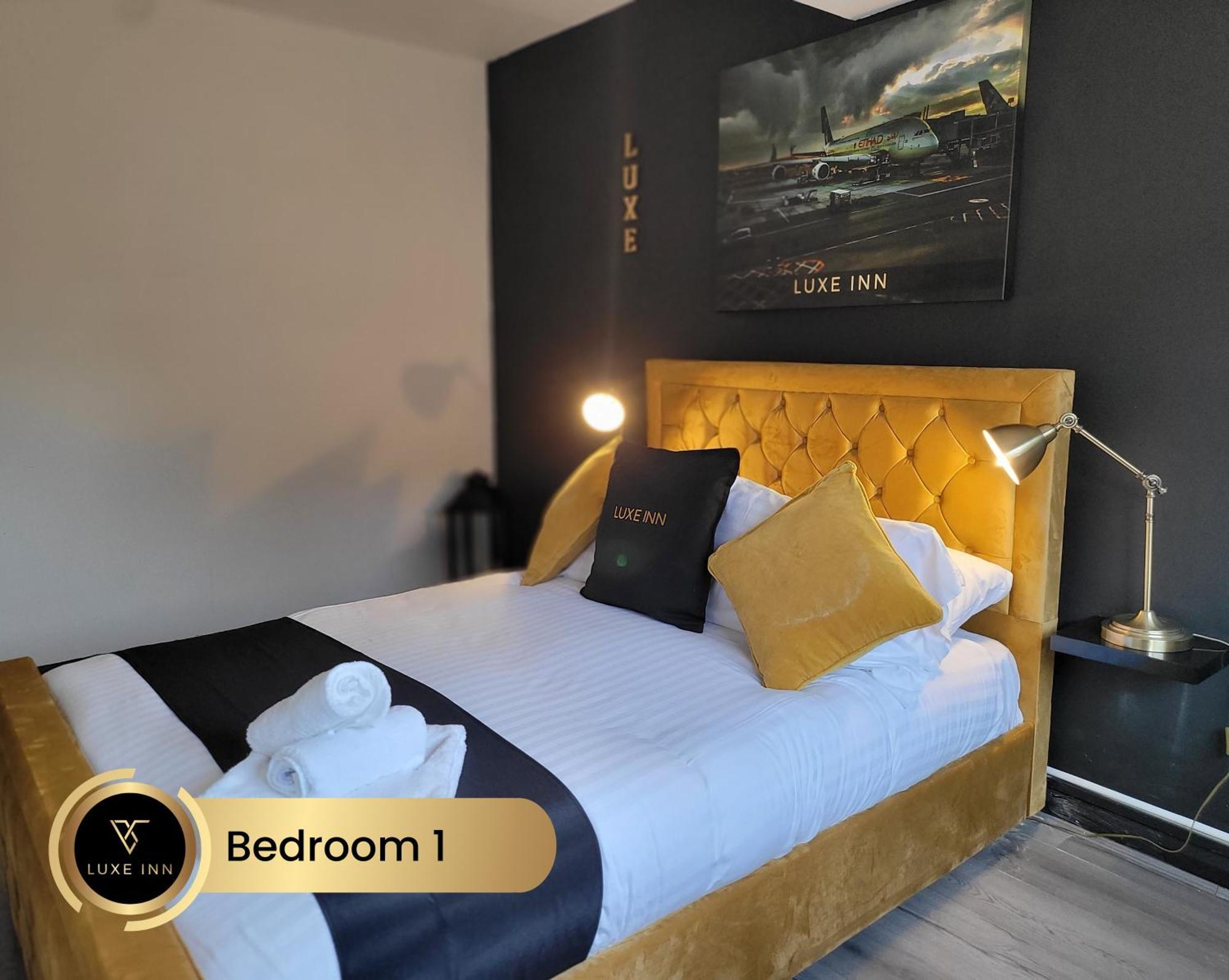 4 Bedroom House, Heathrow Airport, Luxe Inn Colnbrook Bagian luar foto