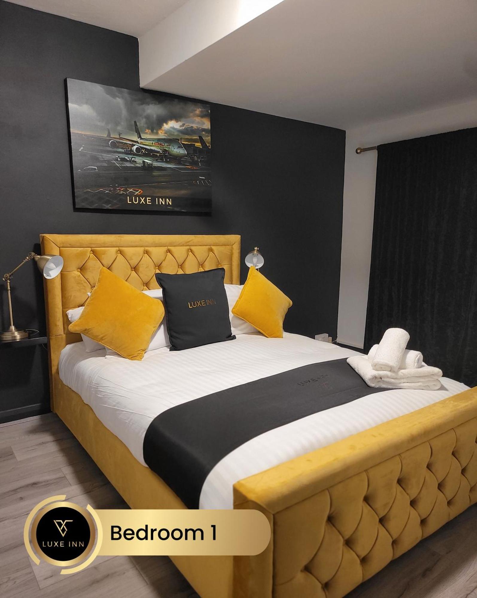 4 Bedroom House, Heathrow Airport, Luxe Inn Colnbrook Bagian luar foto