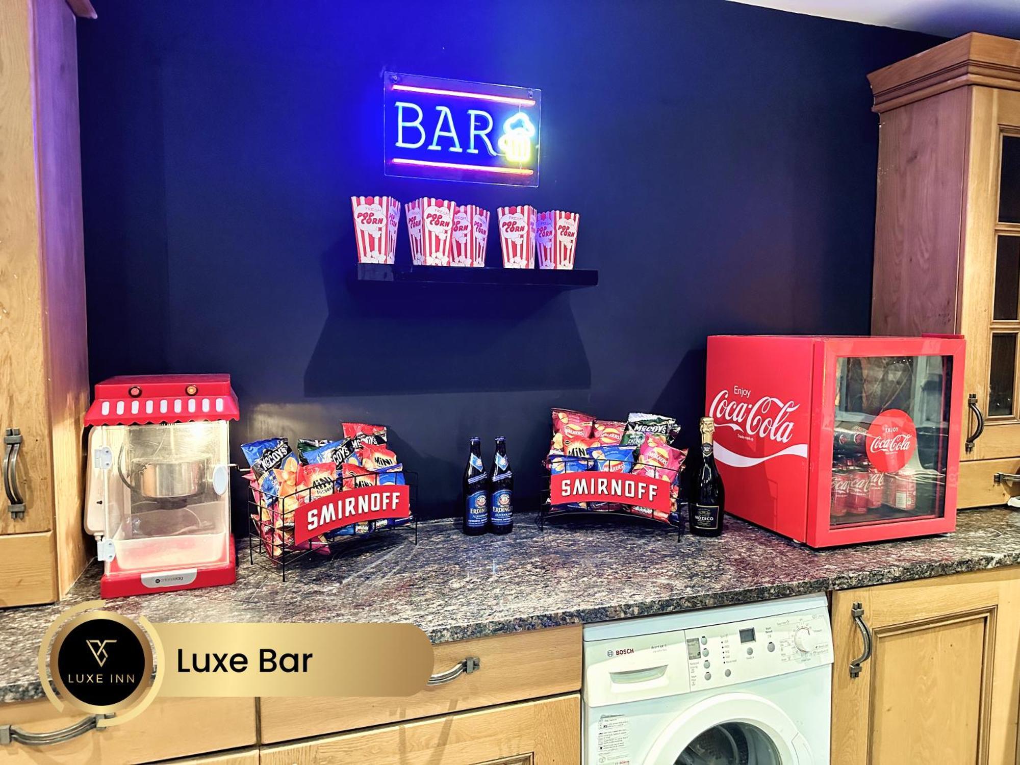 4 Bedroom House, Heathrow Airport, Luxe Inn Colnbrook Bagian luar foto