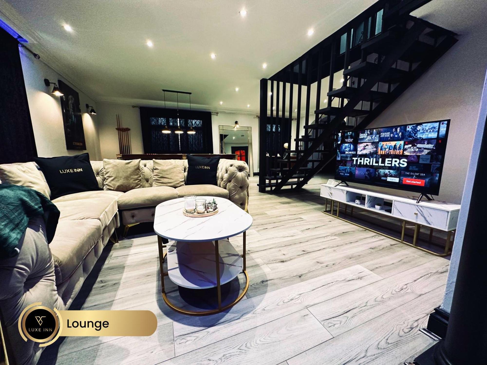 4 Bedroom House, Heathrow Airport, Luxe Inn Colnbrook Bagian luar foto