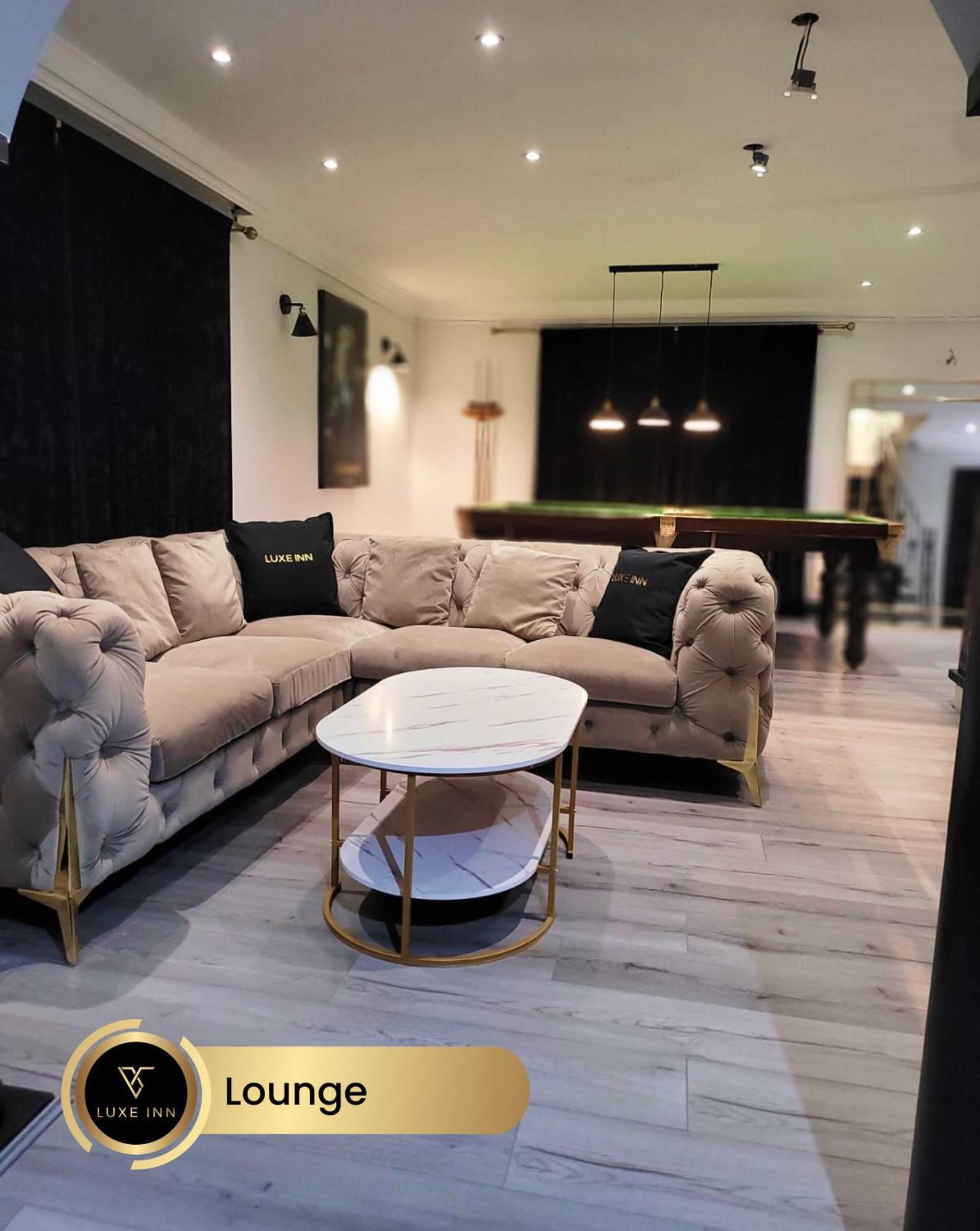 4 Bedroom House, Heathrow Airport, Luxe Inn Colnbrook Bagian luar foto