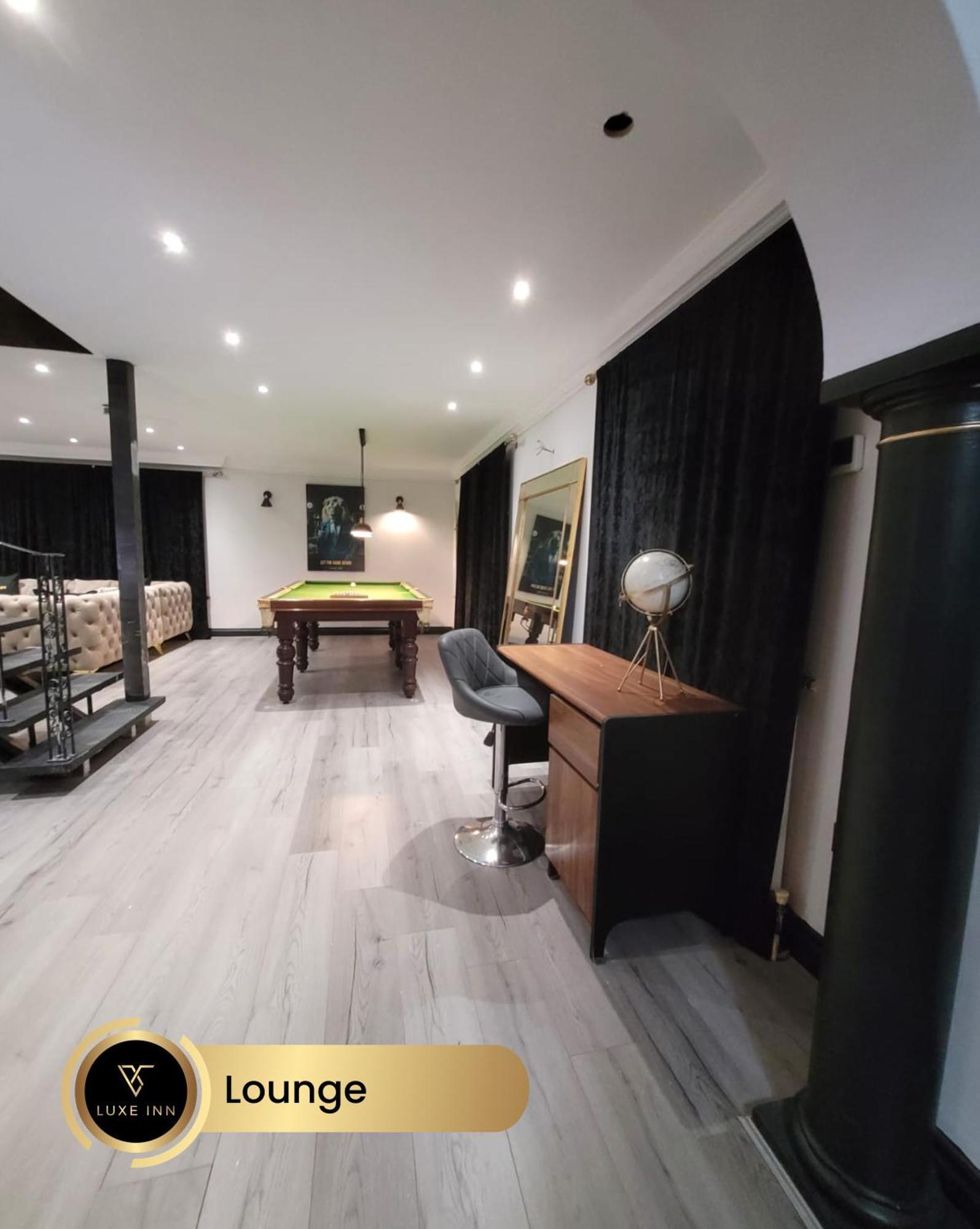 4 Bedroom House, Heathrow Airport, Luxe Inn Colnbrook Bagian luar foto