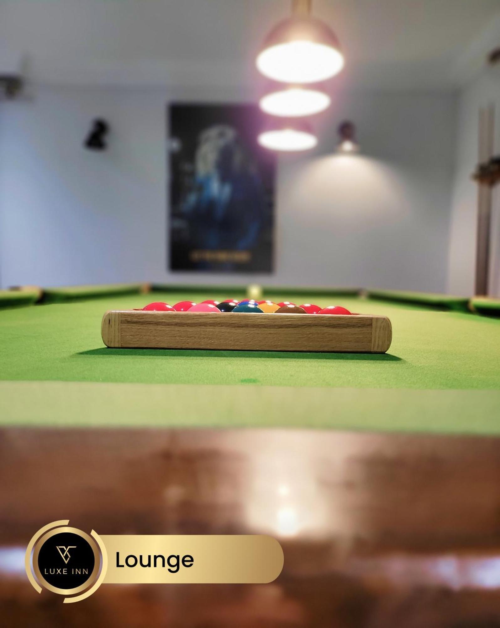 4 Bedroom House, Heathrow Airport, Luxe Inn Colnbrook Bagian luar foto