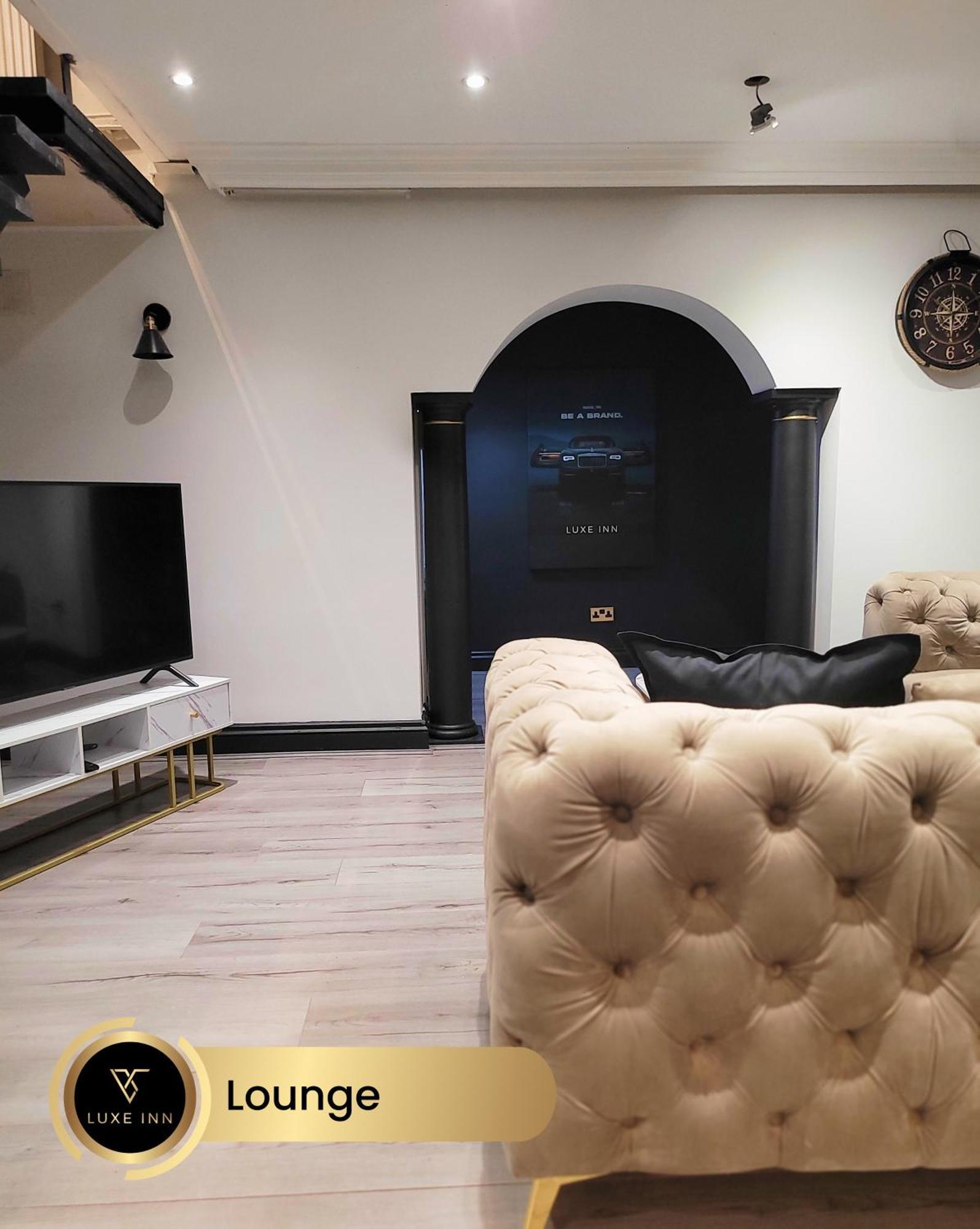 4 Bedroom House, Heathrow Airport, Luxe Inn Colnbrook Bagian luar foto